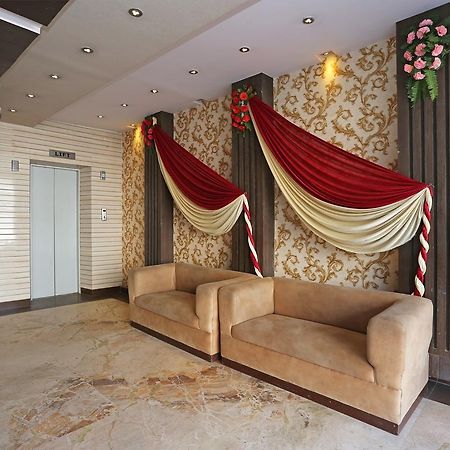 Oyo 11596 Sanjay Guest House Kanpur Buitenkant foto