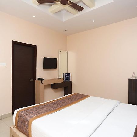 Oyo 11596 Sanjay Guest House Kanpur Buitenkant foto
