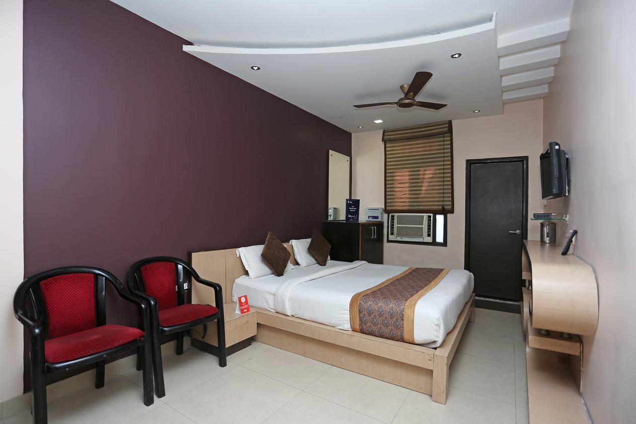 Oyo 11596 Sanjay Guest House Kanpur Buitenkant foto