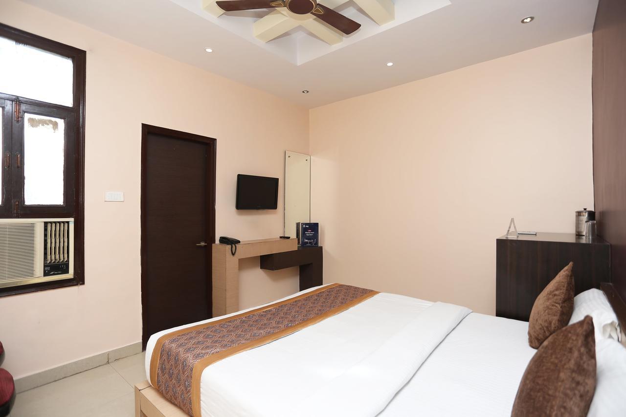Oyo 11596 Sanjay Guest House Kanpur Buitenkant foto