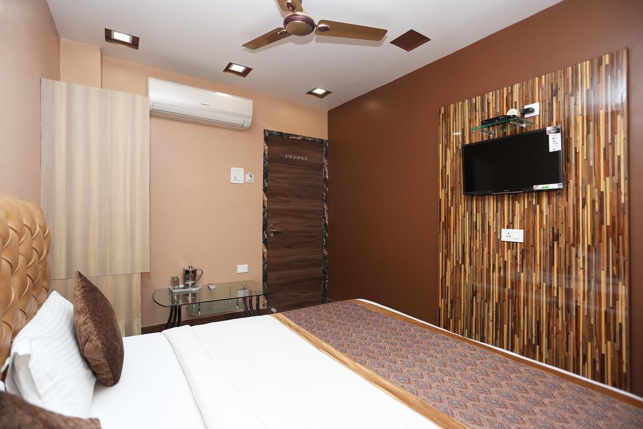 Oyo 11596 Sanjay Guest House Kanpur Buitenkant foto