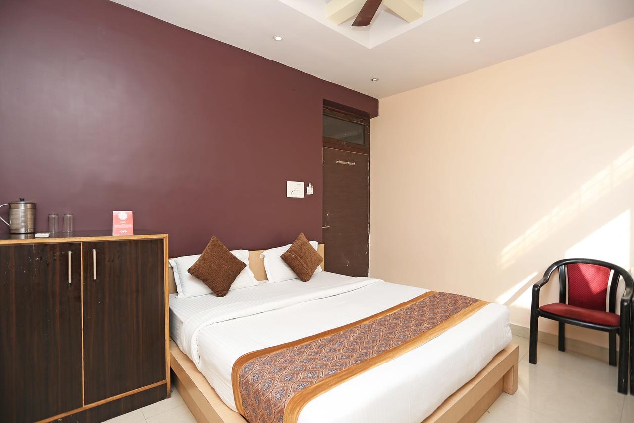 Oyo 11596 Sanjay Guest House Kanpur Buitenkant foto