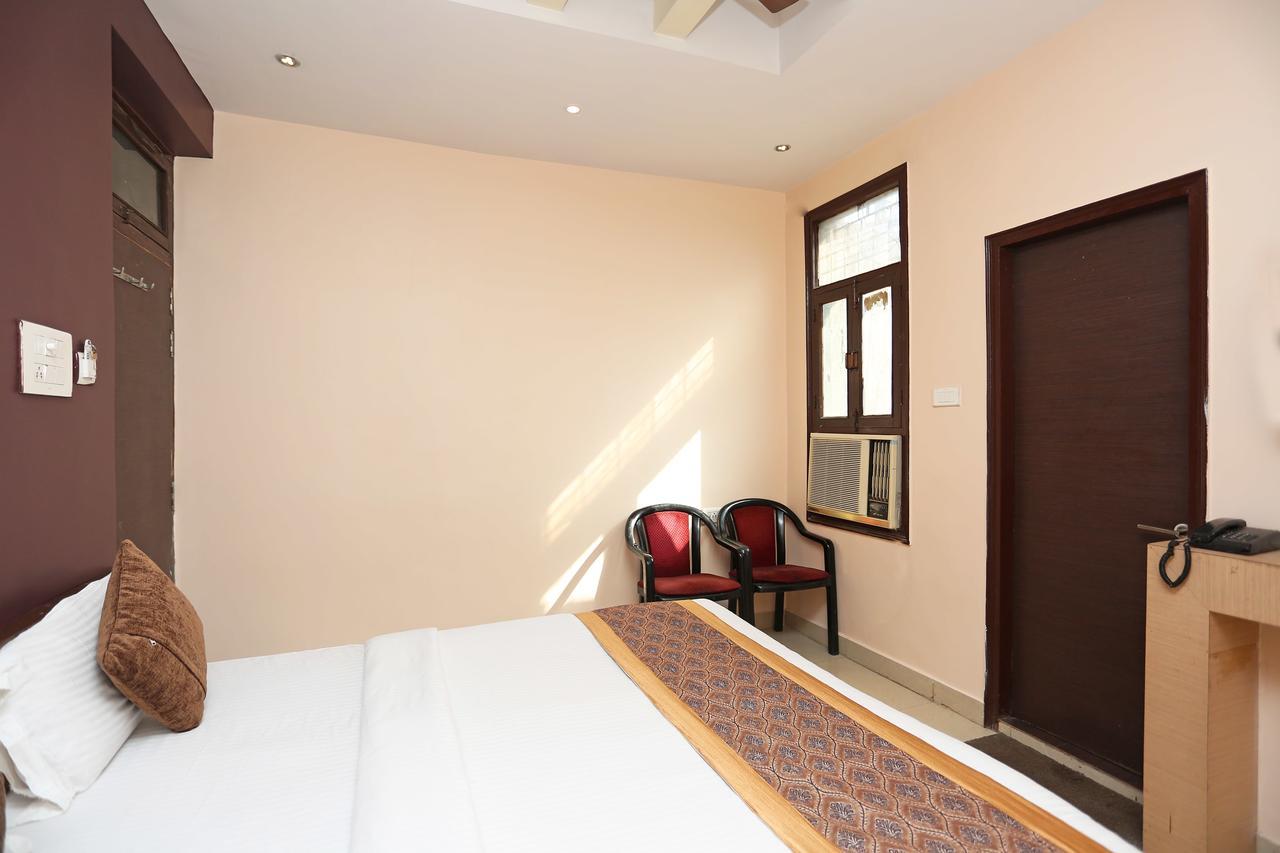Oyo 11596 Sanjay Guest House Kanpur Buitenkant foto