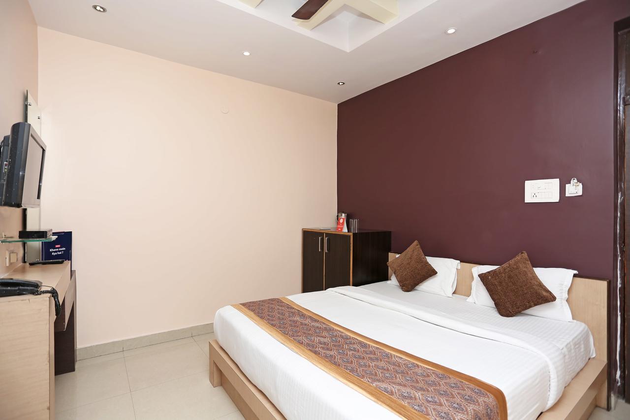 Oyo 11596 Sanjay Guest House Kanpur Buitenkant foto